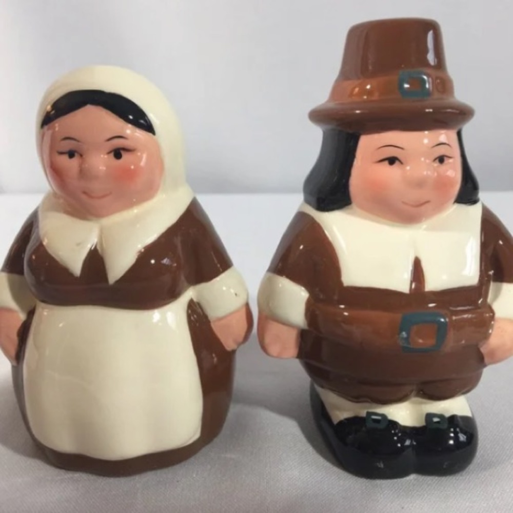 Vintage publix pilgrims salt & pepper Thanksgiving decor